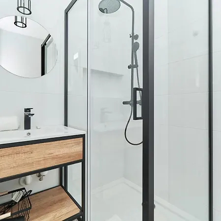 Center By Renters شقة